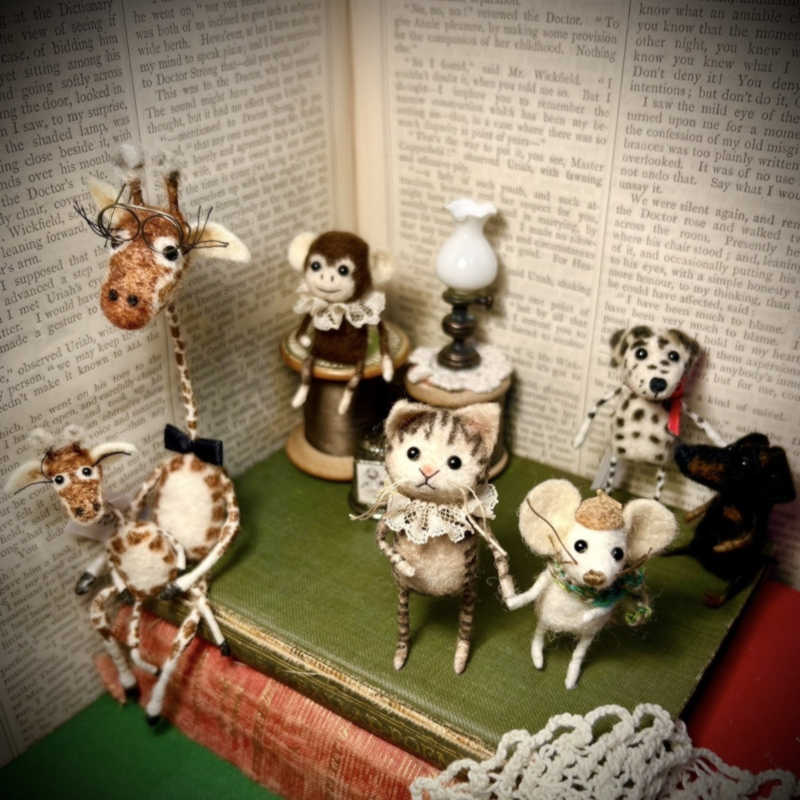 Needle-felted animal dolls to spark imagination, made for standalone collections or as mischievous dollhouse inhabitants from 1/24th to 1/12th scale.