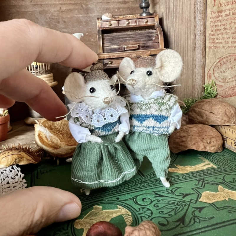 Needle-felted animal dolls to spark imagination, made for standalone collections or as mischievous dollhouse inhabitants from 1/24th to 1/12th scale.