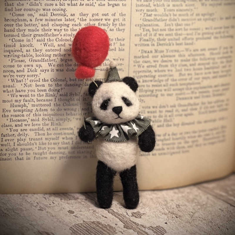 Needle-felted animal dolls to spark imagination, made for standalone collections or as mischievous dollhouse inhabitants from 1/24th to 1/12th scale.