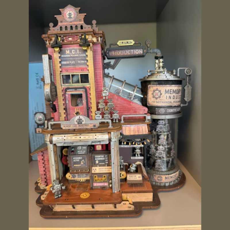 Handcrafted miniature worlds where the tiny becomes uncanny. Atmospheric dioramas, optical illusions and storytelling in 1:48, 1:144 and 1:24 scale.