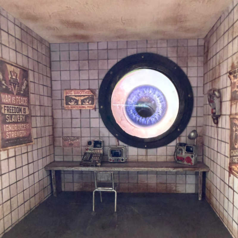 Handcrafted miniature worlds where the tiny becomes uncanny. Atmospheric dioramas, optical illusions and storytelling in 1:48, 1:144 and 1:24 scale.