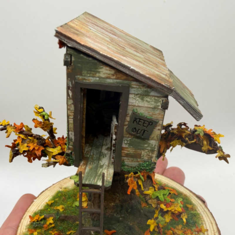 Handcrafted miniature worlds where the tiny becomes uncanny. Atmospheric dioramas, optical illusions and storytelling in 1:48, 1:144 and 1:24 scale.