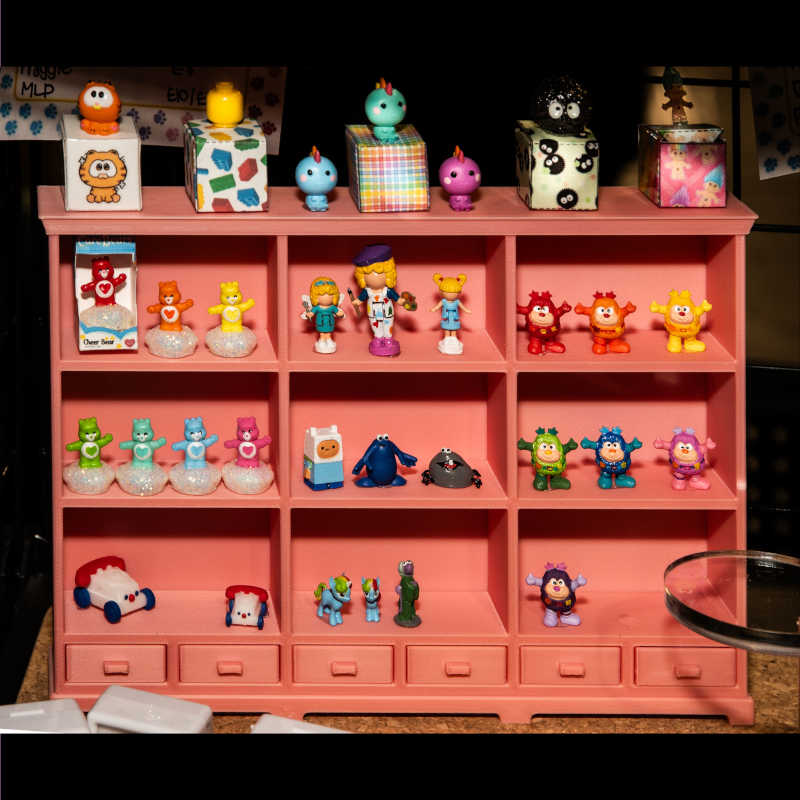 Original, colourful miniatures designed to bring a little joy to tiny worlds, including miniature stationery, art, accessories, original characters, figures and tiny scenes.