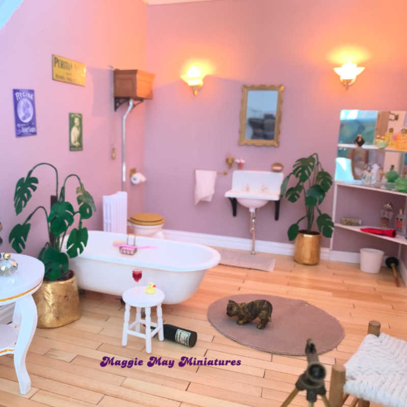 Specialist in 1/12th scale Dolls House miniatures.